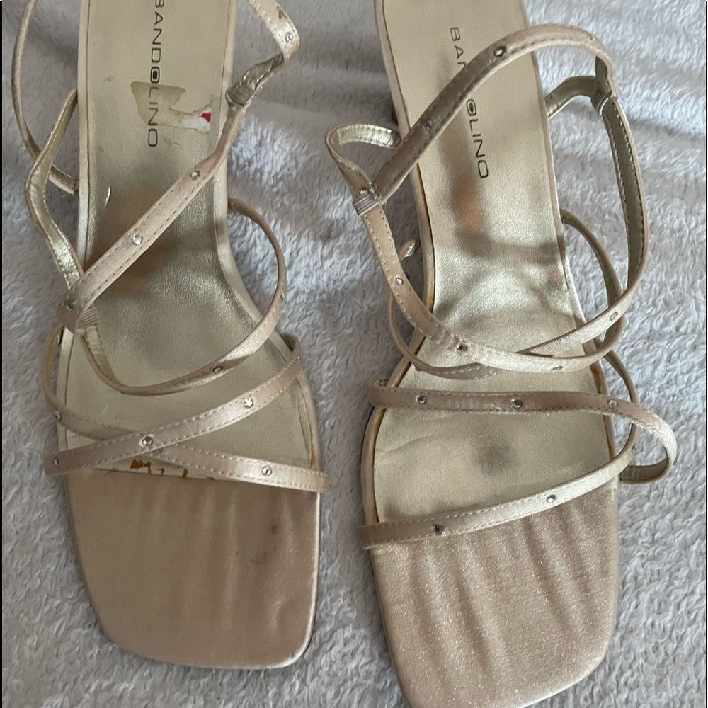 Silky strap shoes with small rhinestone